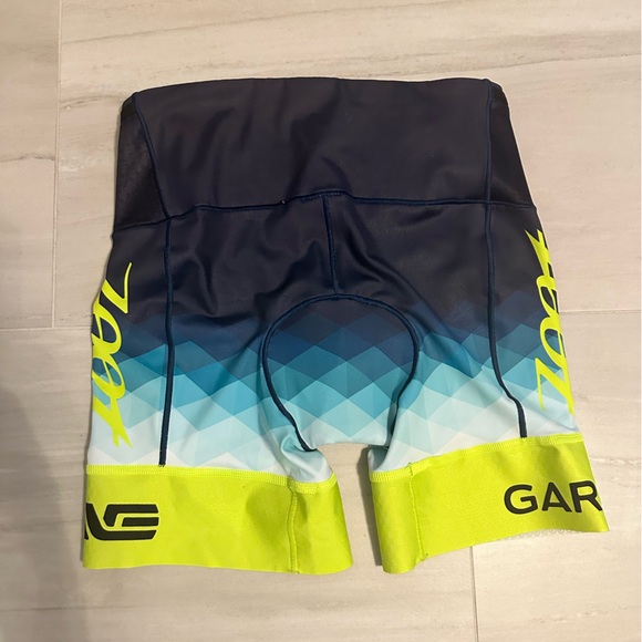 Zoot Women's racerback Top and cycling shorts - Picture 9 of 12